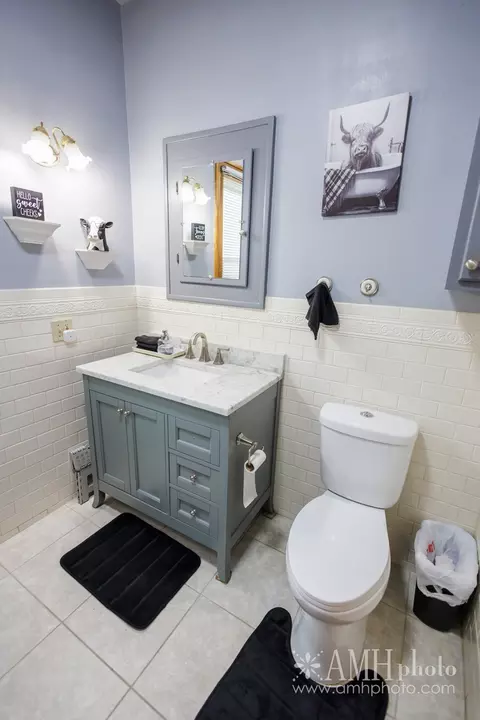 Bath - 980 S Myrtle Ave, Kankakee, IL 60901 photo 3 of 5