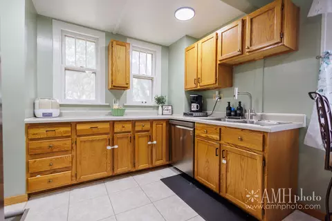 Kitchen - 980 S Myrtle Ave, Kankakee, IL 60901 photo 2 of 6