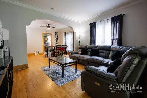 Living - 980 S Myrtle Ave, Kankakee, IL 60901 photo 1 of 3