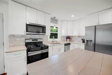 Kitchen - 12617 W Francis Rd, Mokena, IL 60448 photo 2 of 2