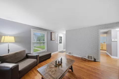 525 Sunset Dr, Elgin, IL 60123 photo 4