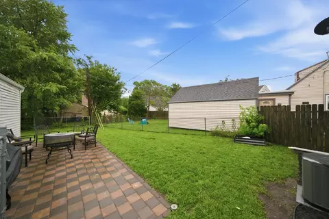 525 Sunset Dr, Elgin, IL 60123 photo 20