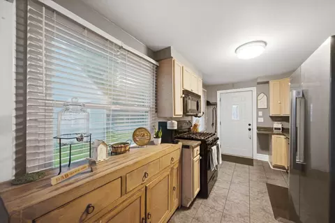 525 Sunset Dr, Elgin, IL 60123 photo 8