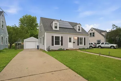 525 Sunset Dr, Elgin, IL 60123 photo 2