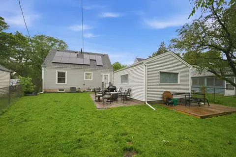 525 Sunset Dr, Elgin, IL 60123 photo 22