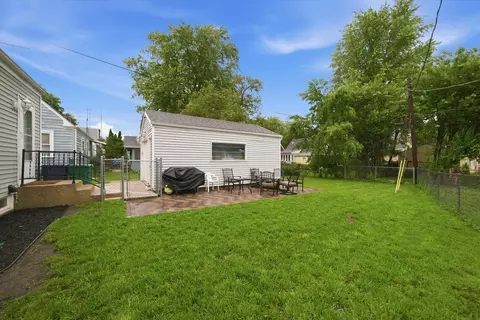 525 Sunset Dr, Elgin, IL 60123 photo 23