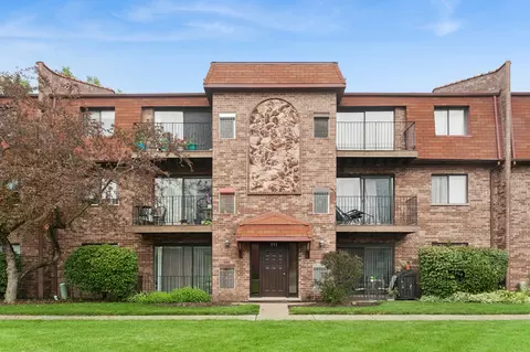 111 W Brandon Ct #E33, Palatine, IL 60067