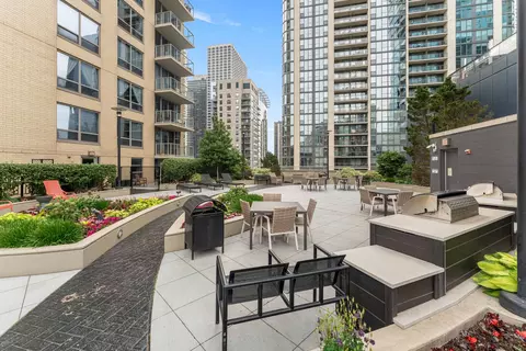 Exterior - 420 E Waterside Dr #1802, Chicago, IL 60601 photo 6 of 8