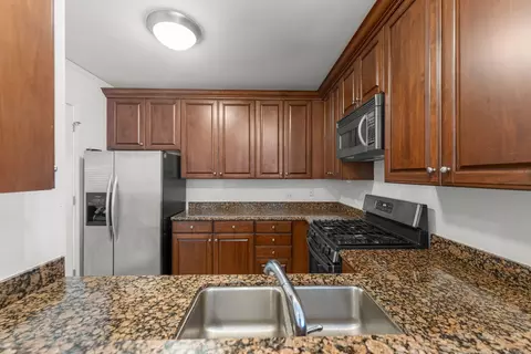 Kitchen - 420 E Waterside Dr #1802, Chicago, IL 60601 photo 2 of 2