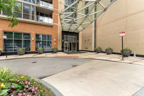 Exterior - 420 E Waterside Dr #1802, Chicago, IL 60601 photo 2 of 8