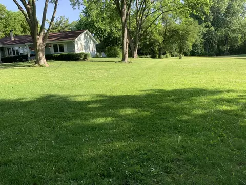 2006 Old Peterson Rd, Libertyville, IL 60048