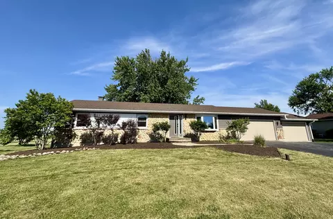 19402 Hahn Dr, Dekalb, IL 60115