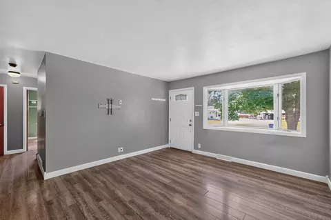 Living - 207 River Dr, Dekalb, IL 60115 photo 1 of 2