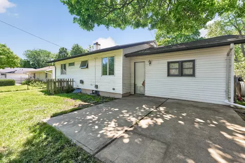 Exterior - 207 River Dr, Dekalb, IL 60115 photo 3 of 4