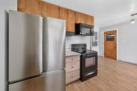 Kitchen - 207 River Dr, Dekalb, IL 60115 photo 3 of 3