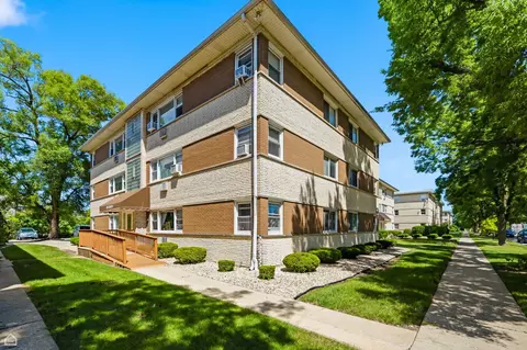 320 Beach Ave #3C, La Grange Park, IL 60526
