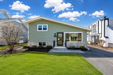 646 W Babcock Ave, Elmhurst, IL 60126