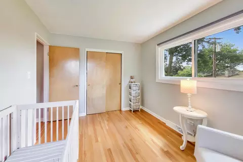 Bedroom - 586 E Park Ave, Elmhurst, IL 60126 photo 5 of 7