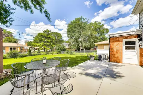 Exterior - 586 E Park Ave, Elmhurst, IL 60126 photo 2 of 3