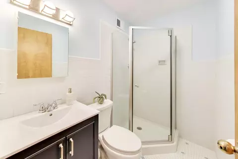 Bath - 586 E Park Ave, Elmhurst, IL 60126 photo 2 of 2
