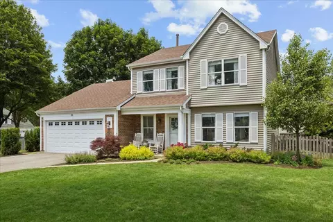 35 Knightsbridge Dr, Mundelein, IL 60060
