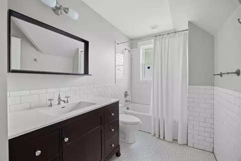 Bath - 22 Keystone Ave, River Forest, IL 60305 photo 2 of 3