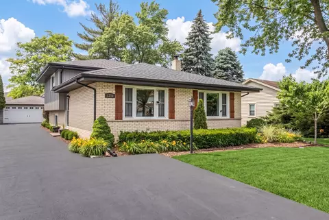 1214 S Pine Ave, Arlington Heights, IL 60005