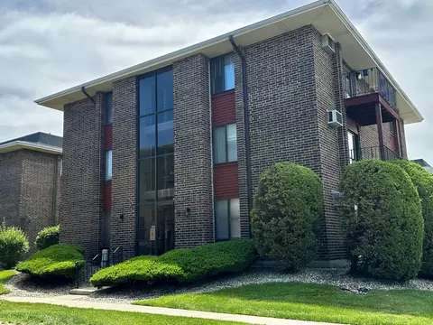 15804 Terrace Dr #1W, Oak Forest, IL 60452