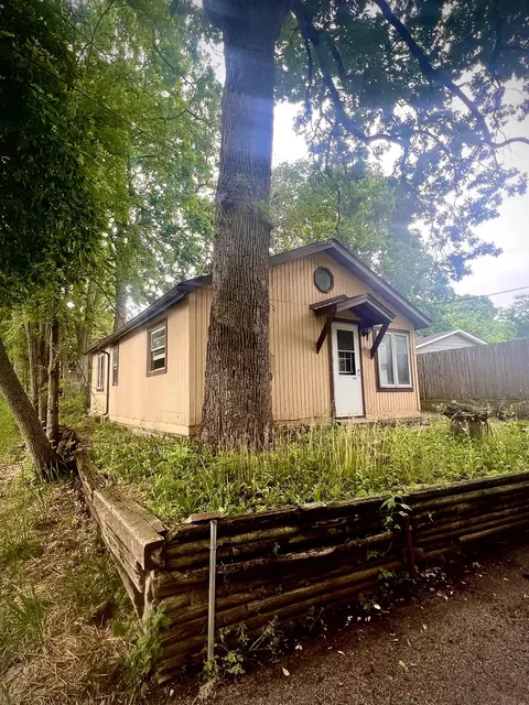 80 Cathryn St, Fox Lake, IL 60020