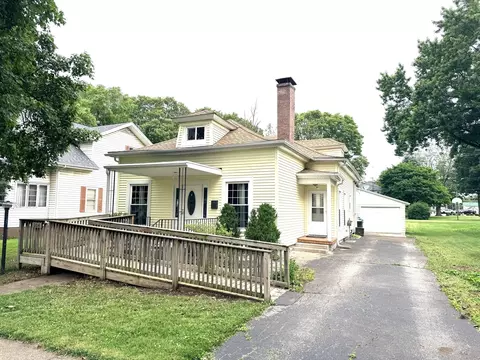 104 Gilbert St, Rossville, IL 60963