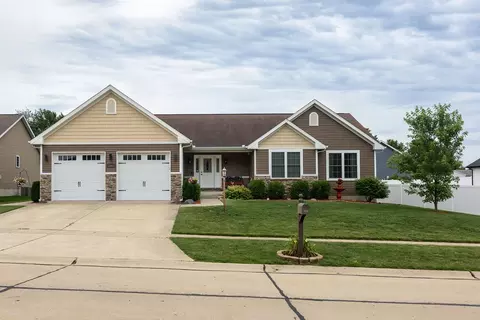 2303 Slade Ln, Mahomet, IL 61853