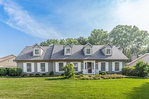 991 Huntleigh Dr, Naperville, IL 60540