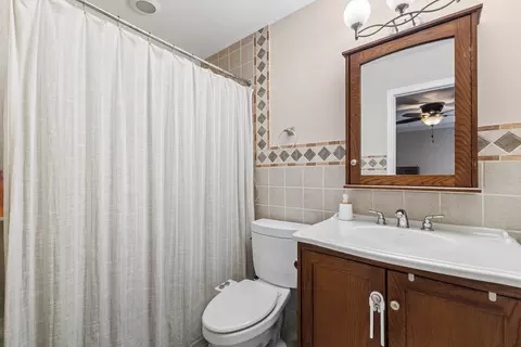 Bath - 4126 Rivertowne Dr, Plainfield, IL 60586 photo 3 of 4