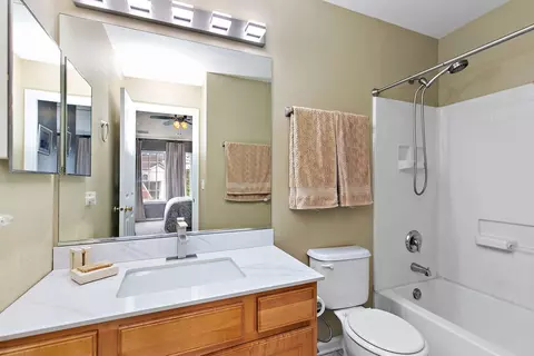 Bath - 2017 Concord Dr, Mchenry, IL 60050 photo 2 of 3