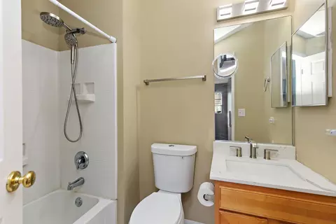 Bath - 2017 Concord Dr, Mchenry, IL 60050 photo 3 of 3