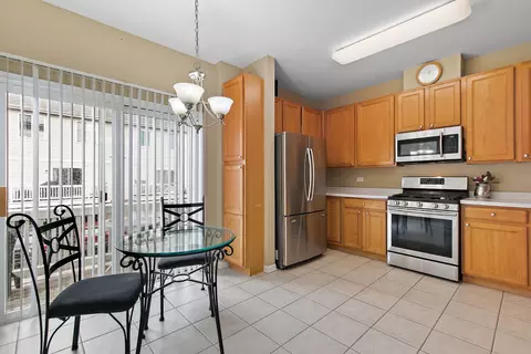 Kitchen - 2017 Concord Dr, Mchenry, IL 60050 photo 1 of 2