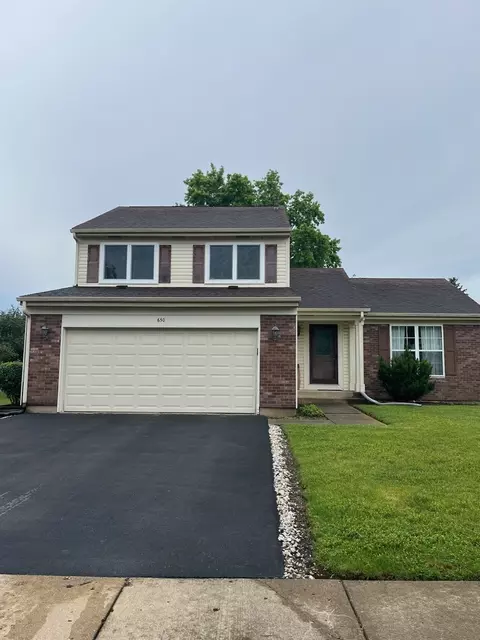 650 Shallow Cove Rd, Lake Zurich, IL 60047