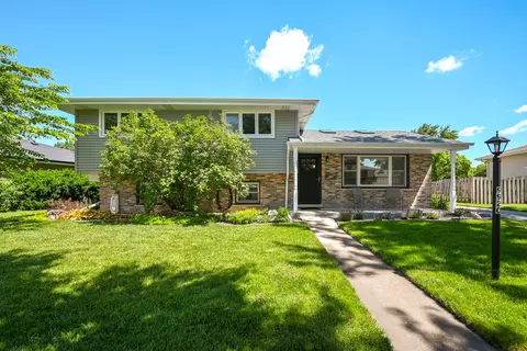 9920 La Reina Real St, Orland Park, IL 60462