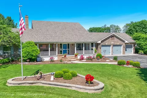 1545 Sunflower Dr, Sycamore, IL 60178