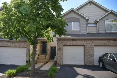 1045 Woodview Ct, Aurora, IL 60502