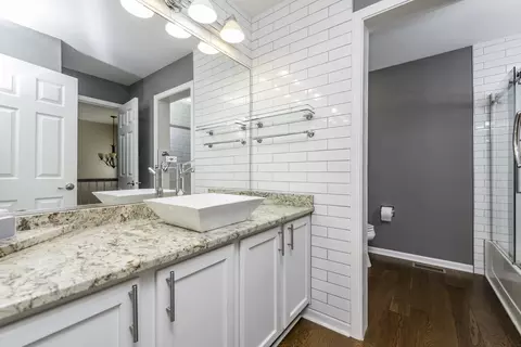 Bath - 2896 Falling Waters Ln, Lindenhurst, IL 60046 photo 3 of 3