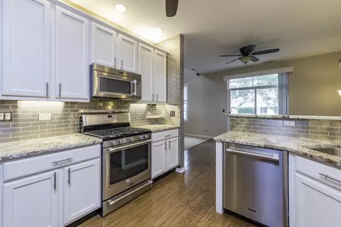 Kitchen - 2896 Falling Waters Ln, Lindenhurst, IL 60046 photo 3 of 3