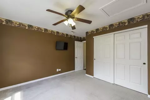 Bedroom - 2896 Falling Waters Ln, Lindenhurst, IL 60046 photo 3 of 4