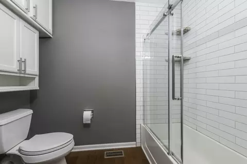 Bath - 2896 Falling Waters Ln, Lindenhurst, IL 60046 photo 2 of 3