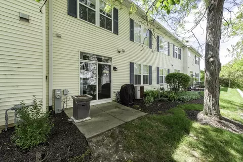 Exterior - 2896 Falling Waters Ln, Lindenhurst, IL 60046 photo 2 of 9