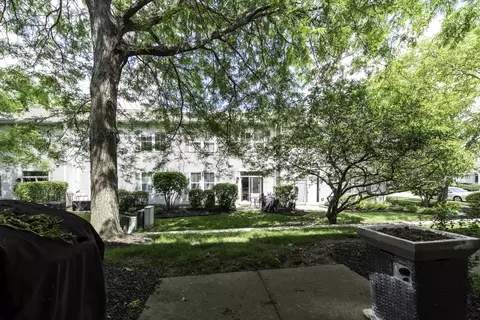 Exterior - 2896 Falling Waters Ln, Lindenhurst, IL 60046 photo 9 of 9