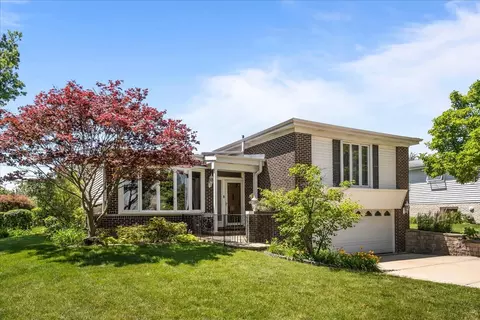 7615 Arcadia St, Morton Grove, IL 60053