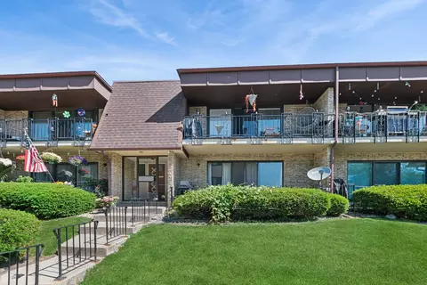 9111 S Roberts Rd #7C, Hickory Hills, IL 60457