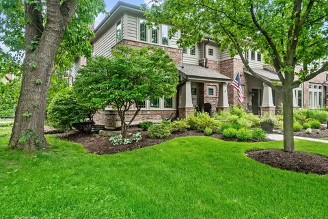 207 N Larch Ave, Elmhurst, IL 60126