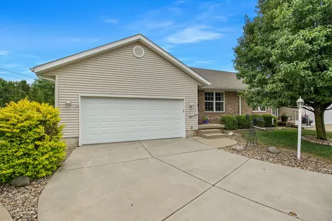 100 Marvin Ct, Metamora, IL 61548